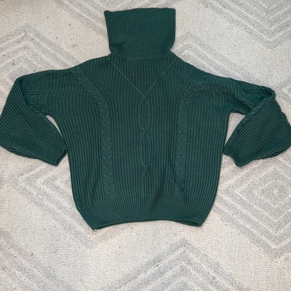 Green Turtleneck Sweater | Medium